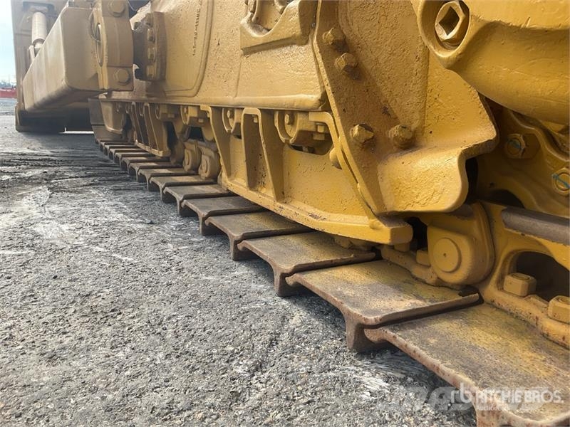 Komatsu D65EX-16 بلدوزرات مجنزرة