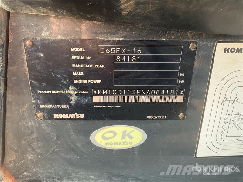 Komatsu D65EX-16 Гусеничные бульдозеры