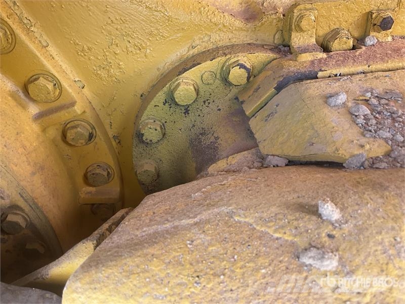 Komatsu D65EX-16 بلدوزرات مجنزرة