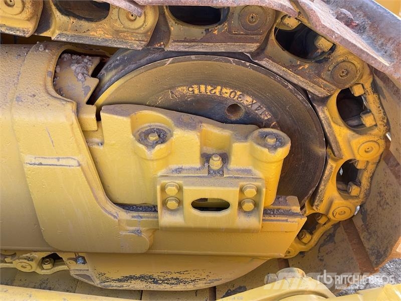 Komatsu D65EX-16 Гусеничные бульдозеры