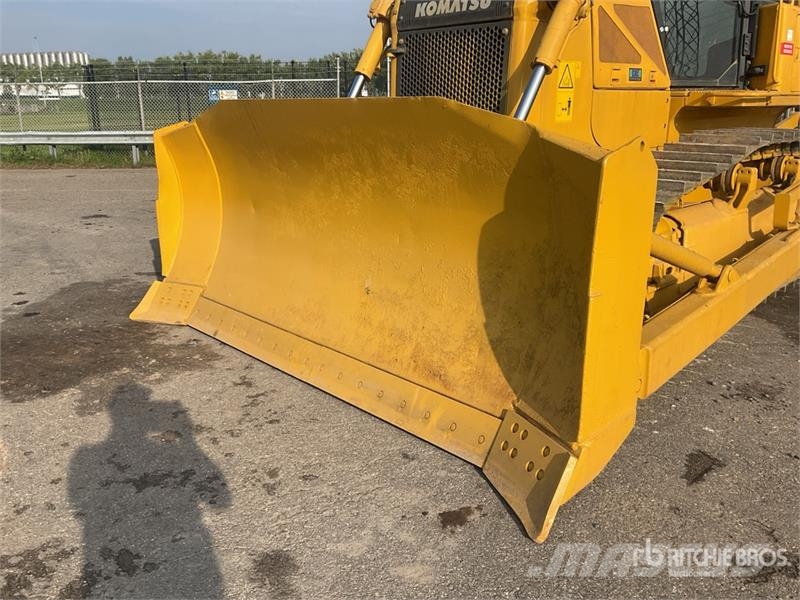 Komatsu D65EX-16 Гусеничные бульдозеры