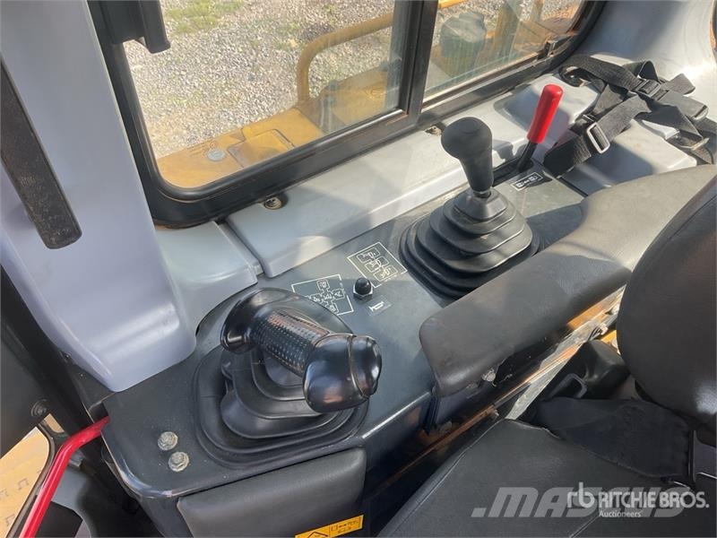 Komatsu D65EX-16 بلدوزرات مجنزرة
