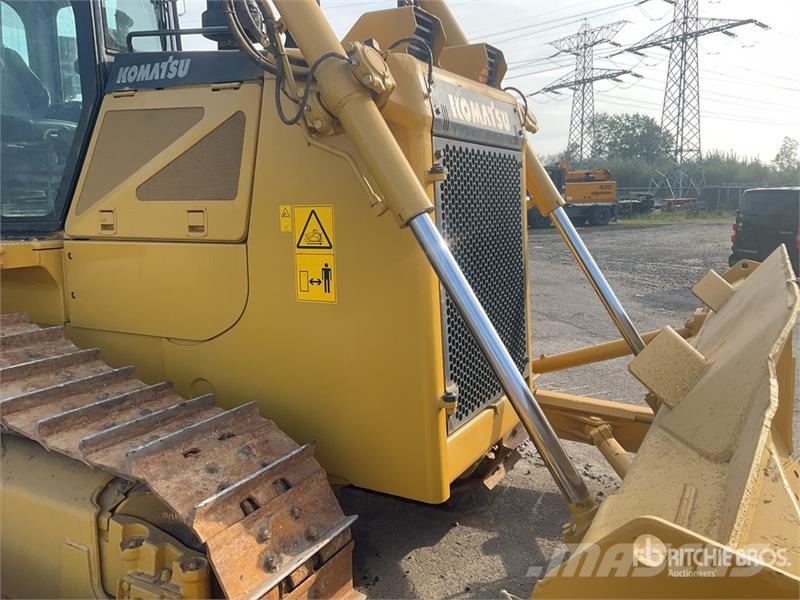 Komatsu D65EX-16 Гусеничные бульдозеры