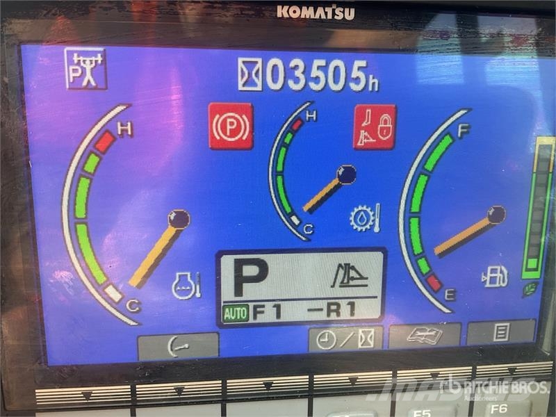 Komatsu D65EX-16 Гусеничные бульдозеры