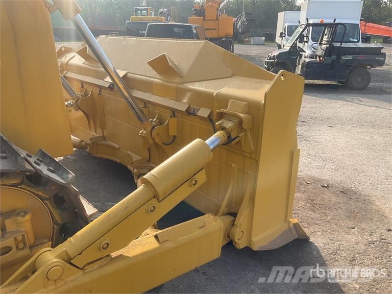 Komatsu D65EX-16 Гусеничные бульдозеры