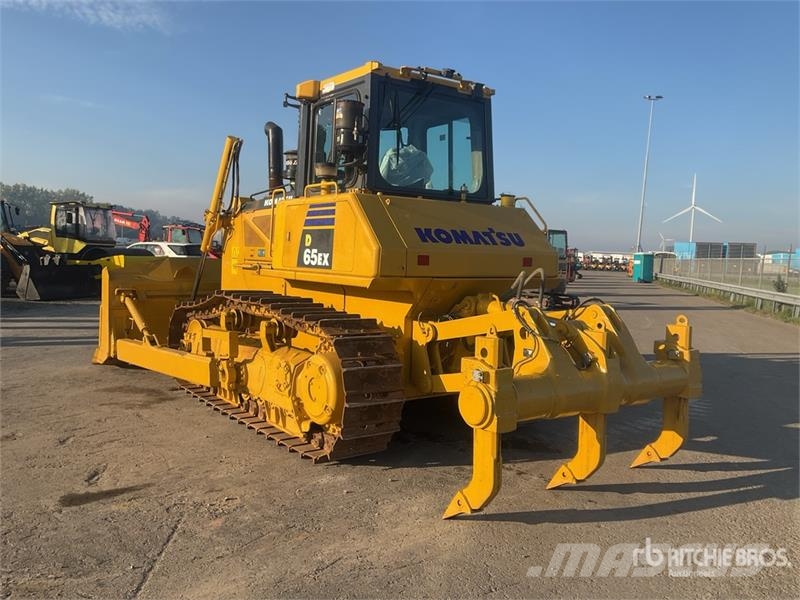 Komatsu D65EX-16 履带式推土机
