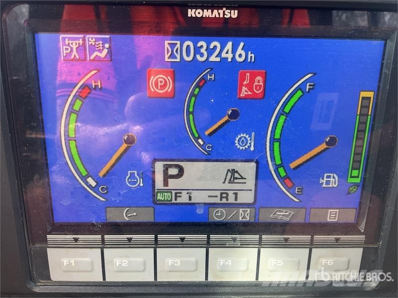 Komatsu D65EX-16 بلدوزرات مجنزرة