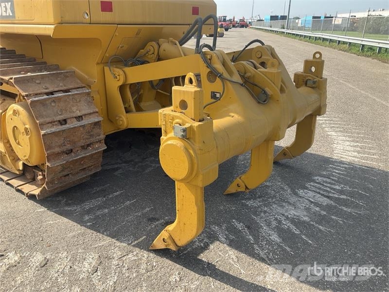 Komatsu D65EX-16 بلدوزرات مجنزرة