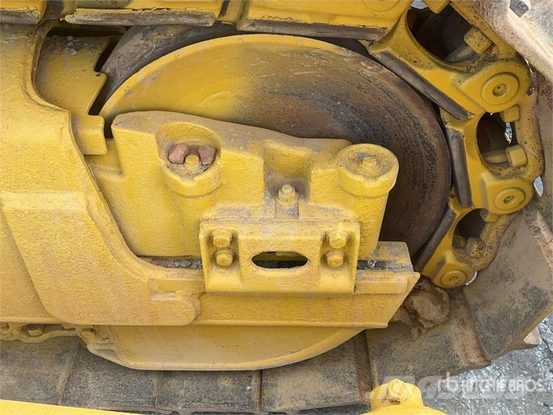 Komatsu D65EX-16 بلدوزرات مجنزرة