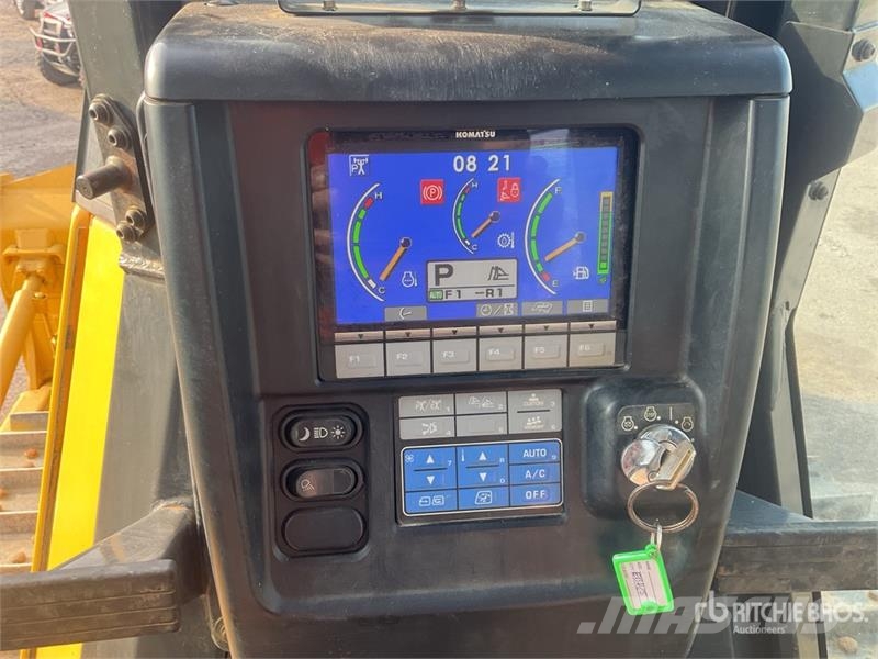 Komatsu D65EX-16 Гусеничные бульдозеры