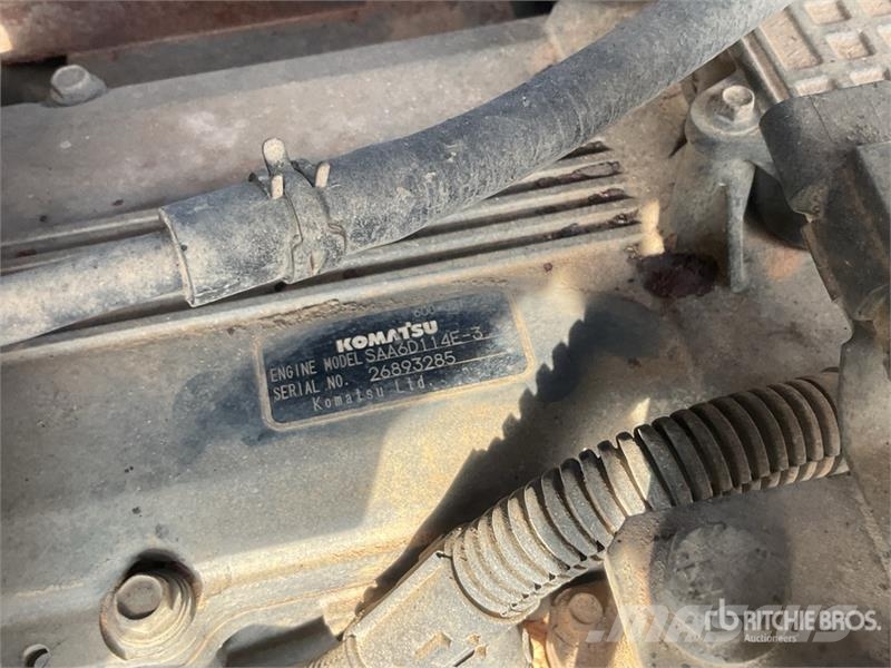 Komatsu D65EX-16 Гусеничные бульдозеры