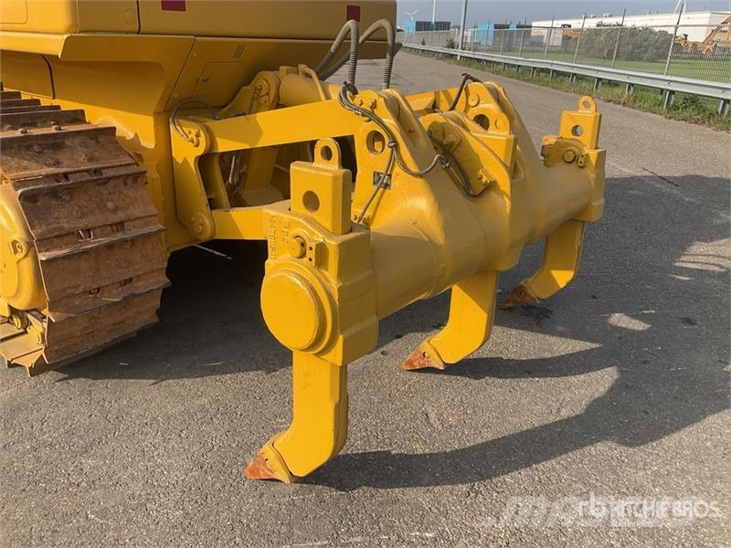 Komatsu D65EX-16 Гусеничные бульдозеры