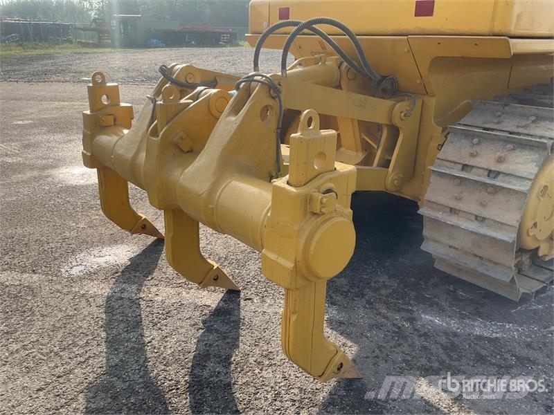 Komatsu D65EX-16 Гусеничные бульдозеры
