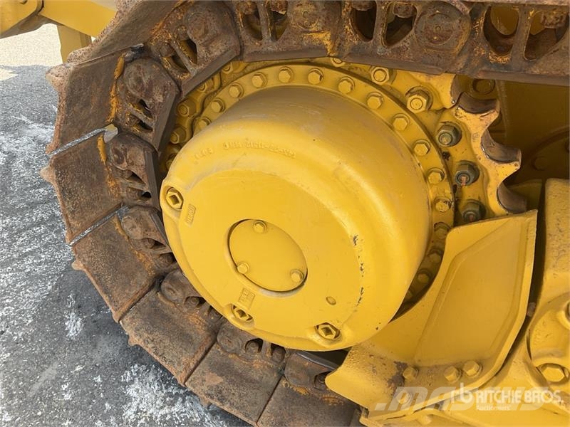 Komatsu D65EX-16 بلدوزرات مجنزرة