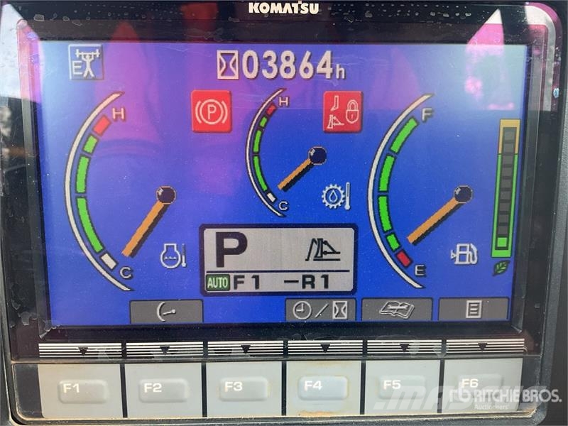 Komatsu D65EX-16 Гусеничные бульдозеры