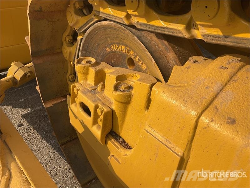 Komatsu D65EX-16 Гусеничные бульдозеры