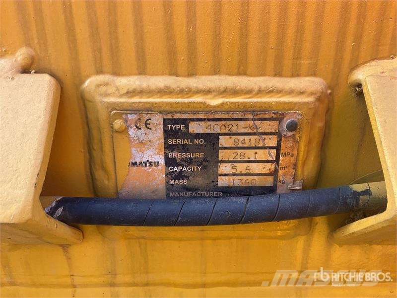 Komatsu D65EX-16 Гусеничные бульдозеры