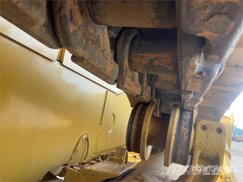 Komatsu D65EX-16 Гусеничные бульдозеры