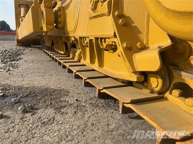 Komatsu D65EX-16 Гусеничные бульдозеры