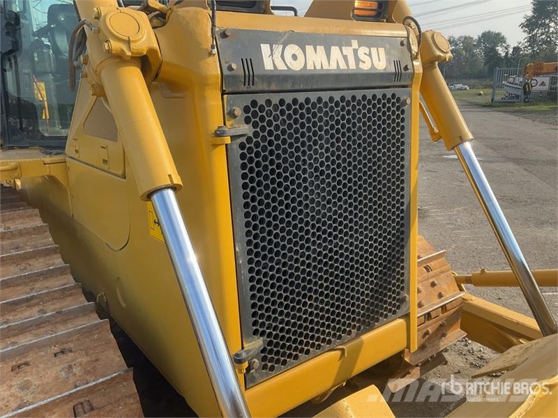 Komatsu D65EX-16 Гусеничные бульдозеры