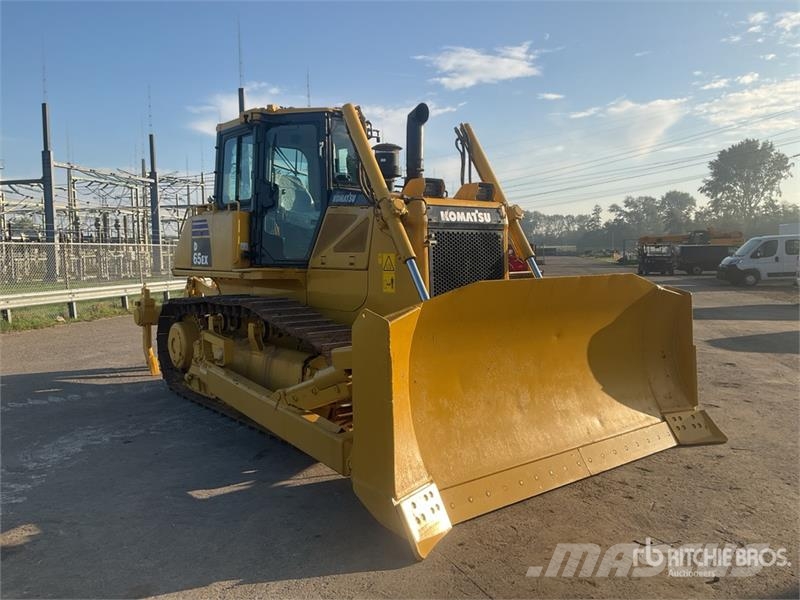 Komatsu D65EX-16 履带式推土机