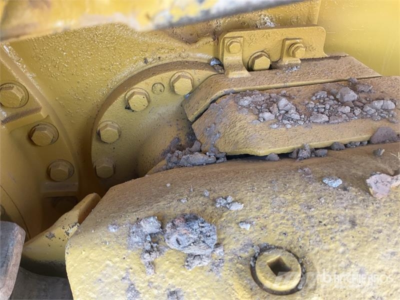 Komatsu D65EX-16 Гусеничные бульдозеры