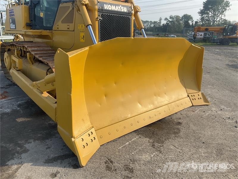 Komatsu D65EX-16 Гусеничные бульдозеры