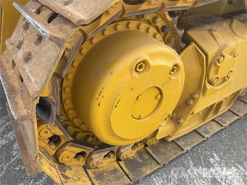 Komatsu D65EX-16 بلدوزرات مجنزرة