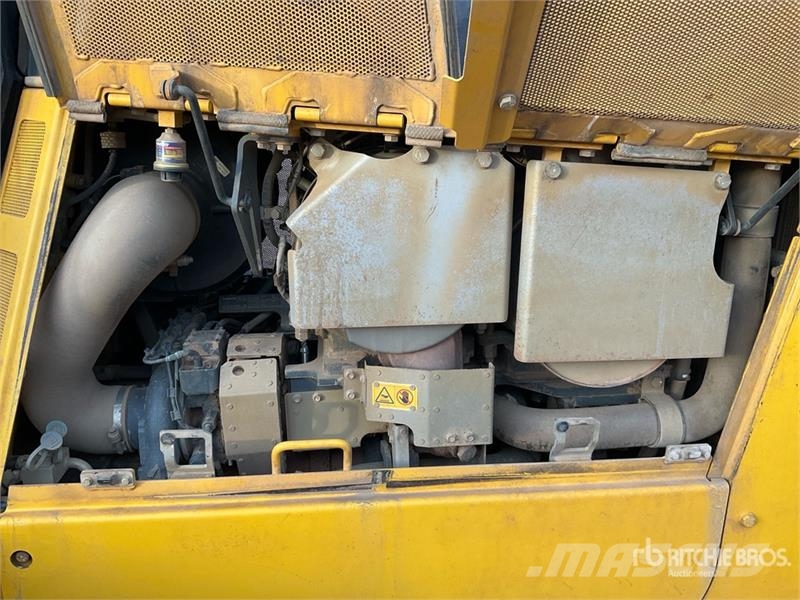 Komatsu D65PX-18EO Crawler Dozer Buldozere pe senile