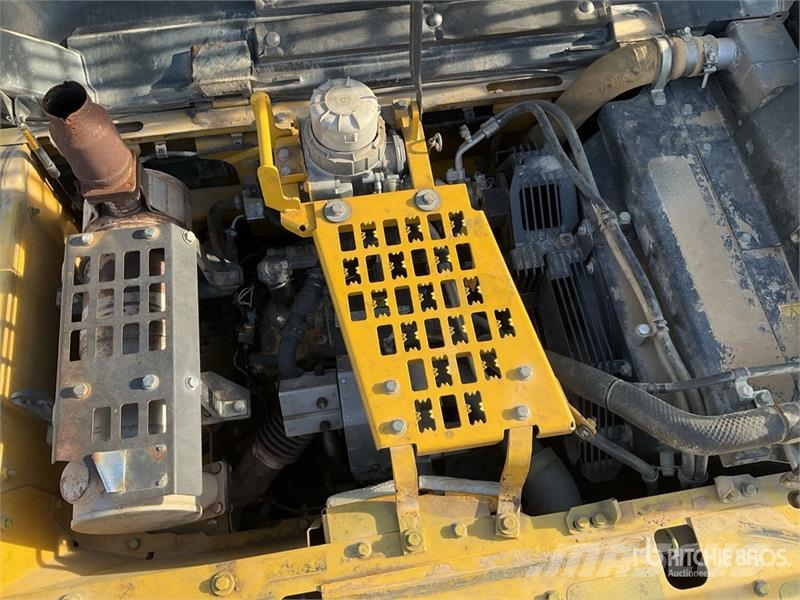 Komatsu HB215LC-2 Tracked Excavator Excavadoras de cadenas