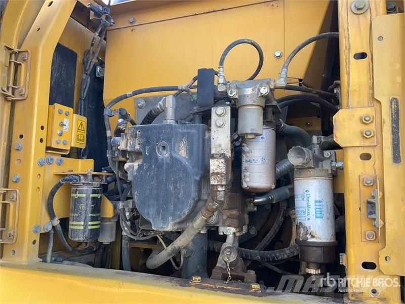 Komatsu HB215LC-2 Tracked Excavator Excavadoras de cadenas