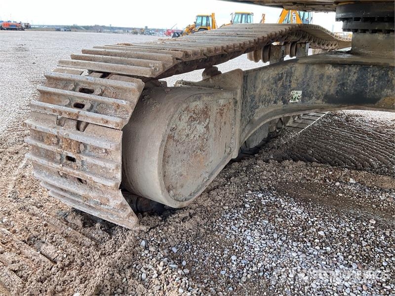 Komatsu HB365LC-3 Tracked Excavator حفارات زحافة
