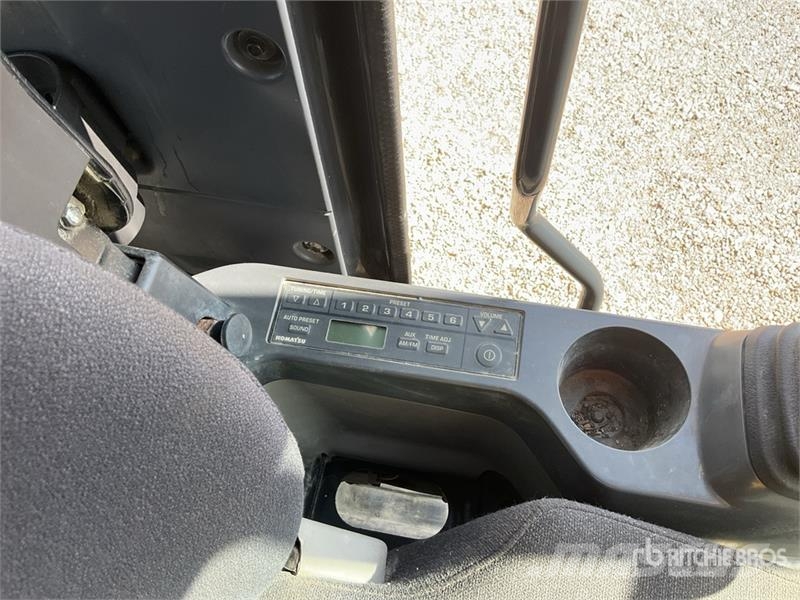 Komatsu HB365LC-3 Tracked Excavator حفارات زحافة