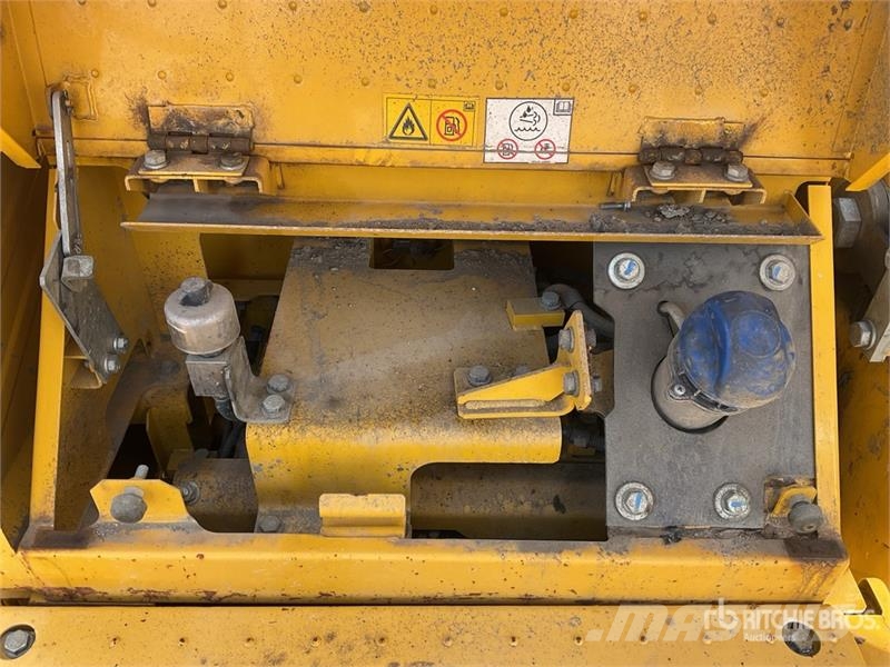 Komatsu HB365LC-3 Tracked Excavator حفارات زحافة