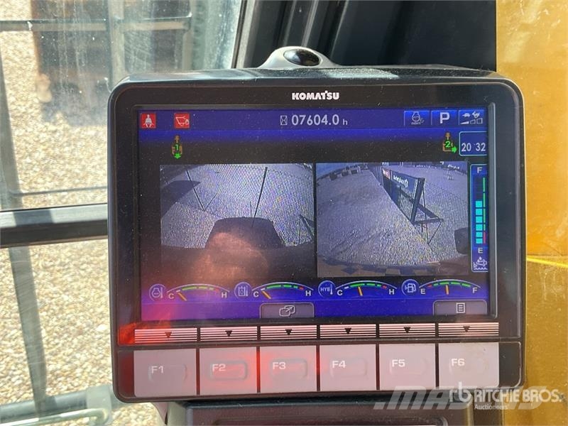 Komatsu HB365LC-3 Tracked Excavator حفارات زحافة
