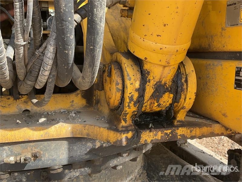 Komatsu HB365LC-3 Tracked Excavator حفارات زحافة