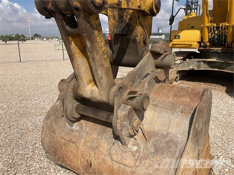 Komatsu HB365LC-3 Tracked Excavator حفارات زحافة