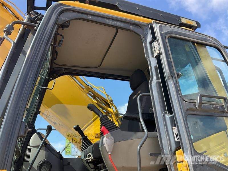 Komatsu HB365LC-3 Tracked Excavator حفارات زحافة