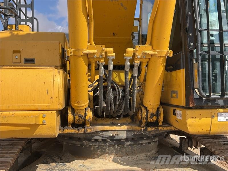 Komatsu HB365LC-3 Tracked Excavator حفارات زحافة