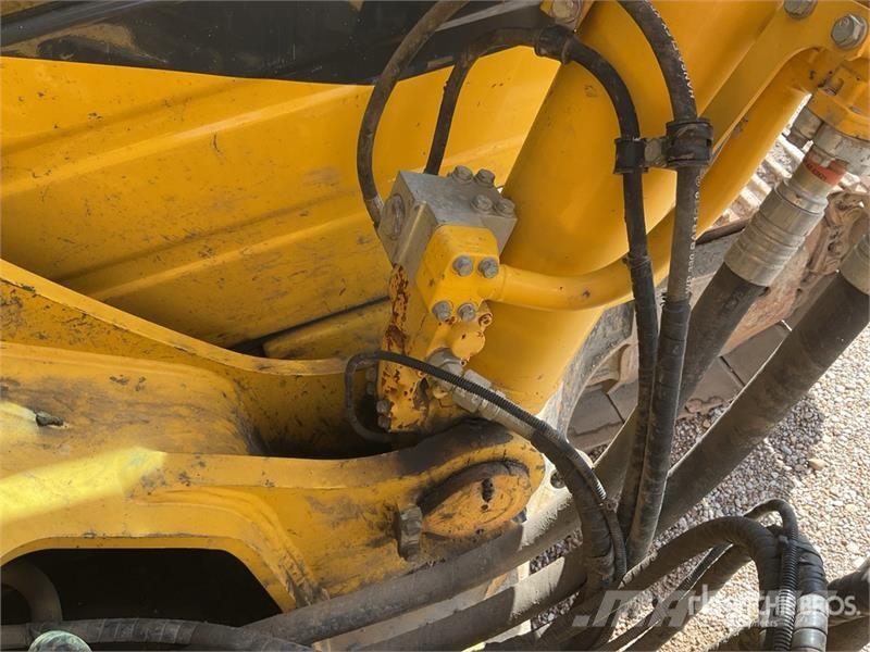 Komatsu HB365LC-3 Tracked Excavator حفارات زحافة