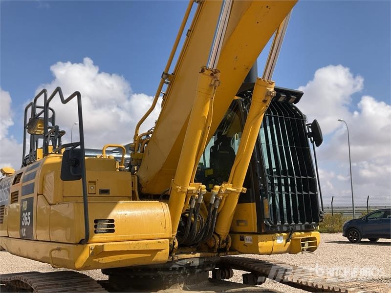 Komatsu HB365LC-3 Tracked Excavator حفارات زحافة