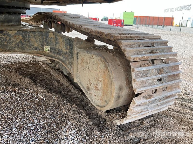 Komatsu HB365LC-3 Tracked Excavator حفارات زحافة
