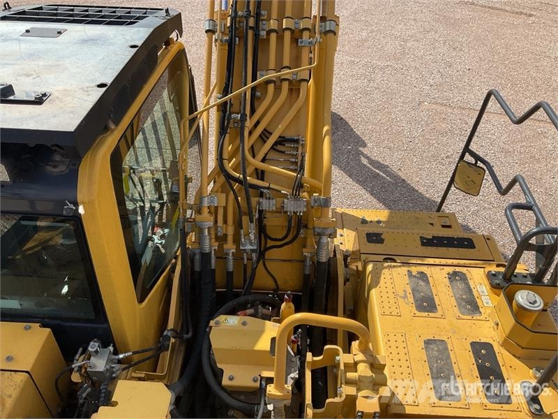 Komatsu HB365LC-3 Tracked Excavator حفارات زحافة