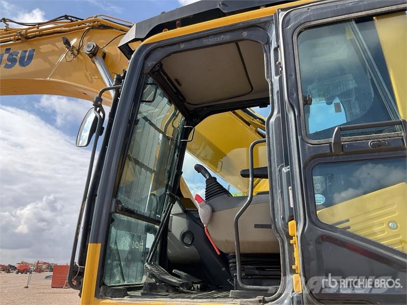 Komatsu HB365LC-3 Tracked Excavator حفارات زحافة