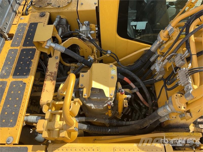 Komatsu HB365LC-3 Tracked Excavator حفارات زحافة