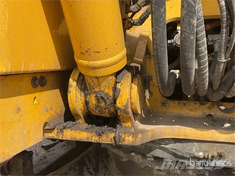 Komatsu HB365LC-3 Tracked Excavator حفارات زحافة