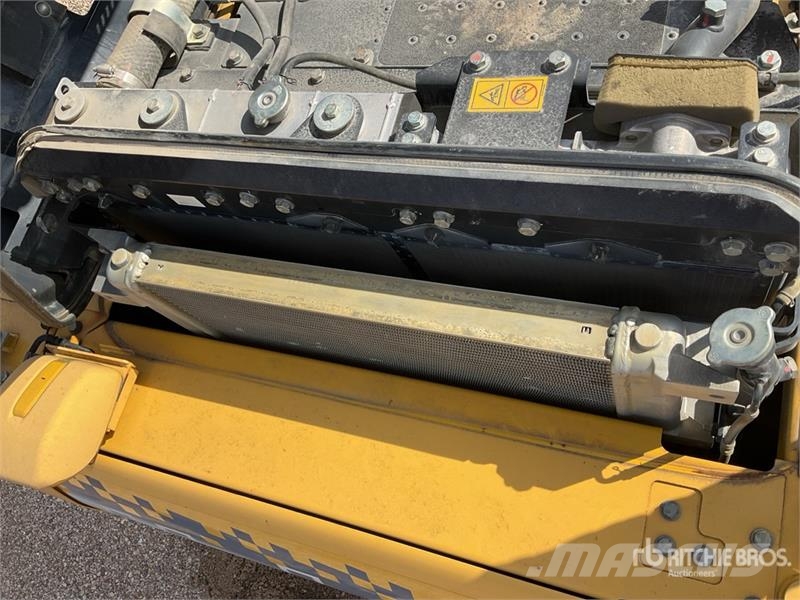 Komatsu HB365LC-3 Tracked Excavator حفارات زحافة