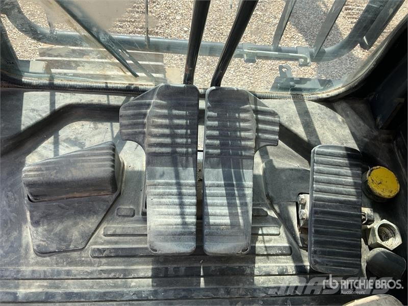 Komatsu HB365LC-3 Tracked Excavator حفارات زحافة