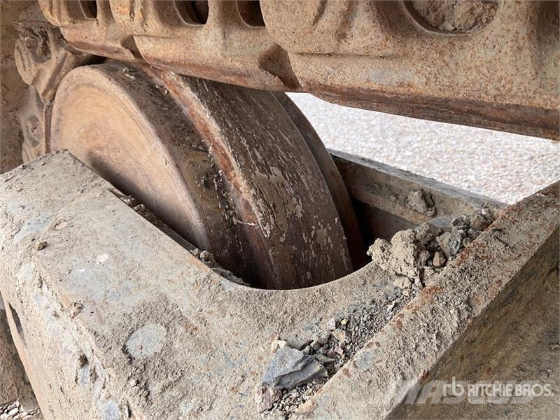 Komatsu HB365LC-3 Tracked Excavator حفارات زحافة