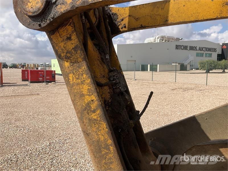 Komatsu HB365LC-3 Tracked Excavator حفارات زحافة